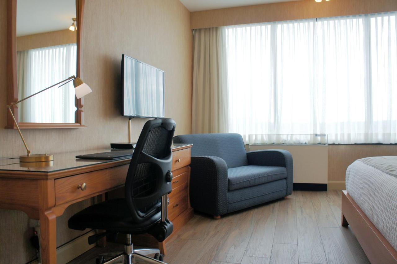Room King-size bed single sofa-bed wooden floor